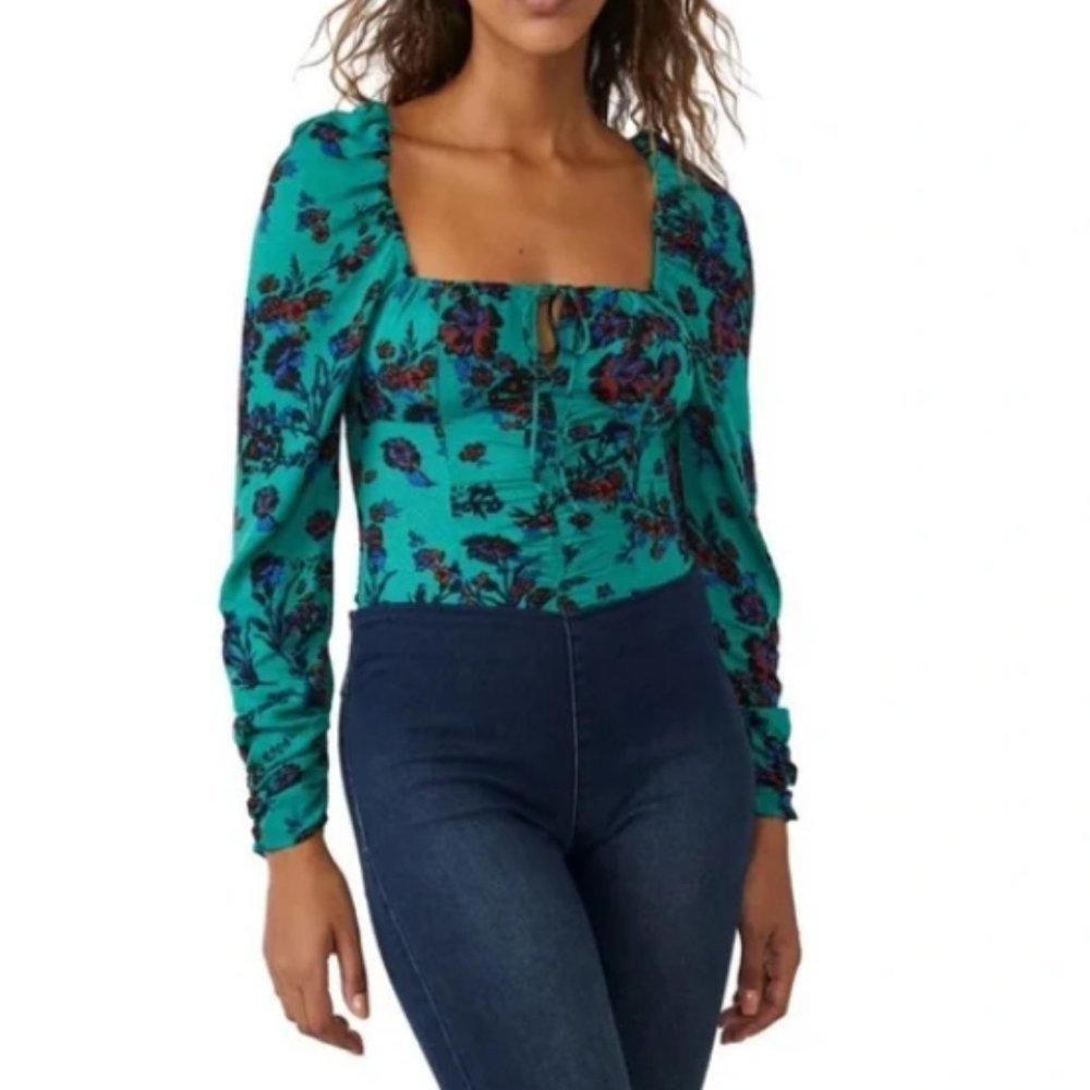 𝅺NWT Free People Hilary Printed Top / Green Combo
